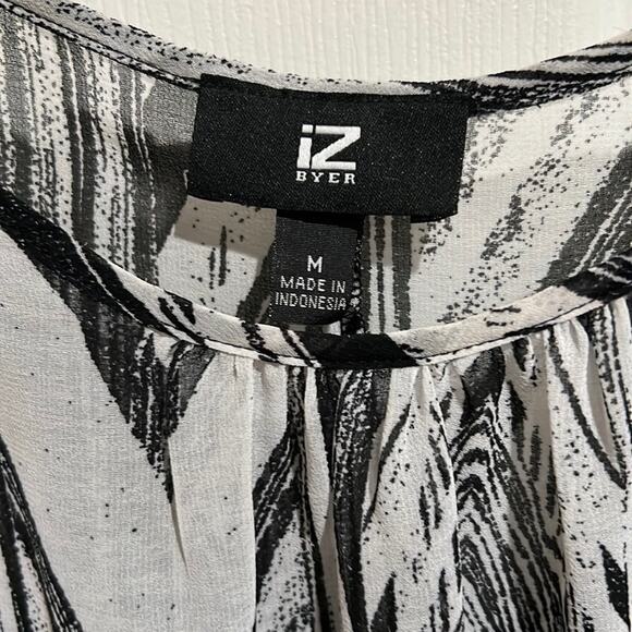 Iz Byer Short Flowing Sleeve Blouson Top White Black Medium Like new - Picture 4 of 7